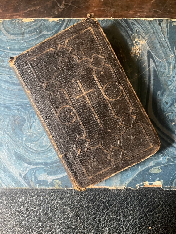 Antique Religious French 1869 Book Memorial Des Vierges Chretiennes
