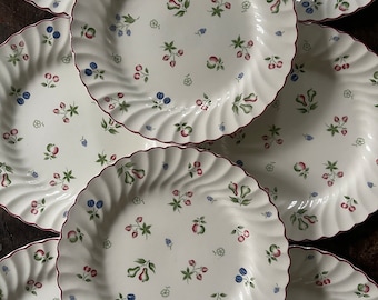 Set of Eight (8) English Johnson Brothers 9.25” Plates in Sweetbriar