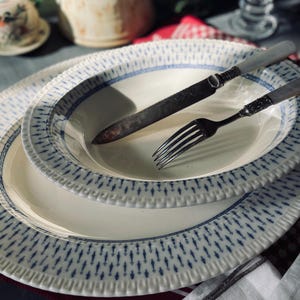 Set of English Serving Bowl and Platter in Clive Pattern by George Jones & Sons