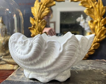 Maceta Nautilus de porcelana blanca de Coalport en diseño Country Ware de hierro inglés