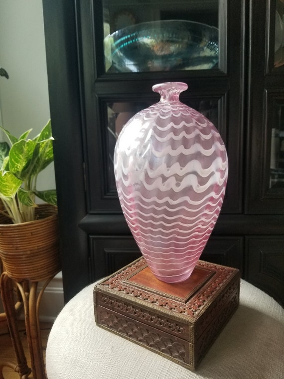 Pink Swirl 10" Art Glass Vase Fostoria Style Rueven Style Postmodernism 1980s