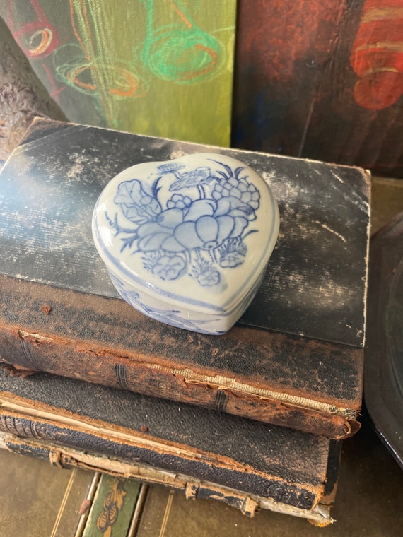 Vintage Blue and White Heart Shaped Asian Trinket 