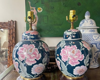 Paar blaue Blumen Chinoiserie Ginger Glas geformte Lampen