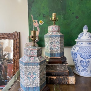Pair of Hampshire House Blue Floral Chinoiserie Ginger Jar Lamps
