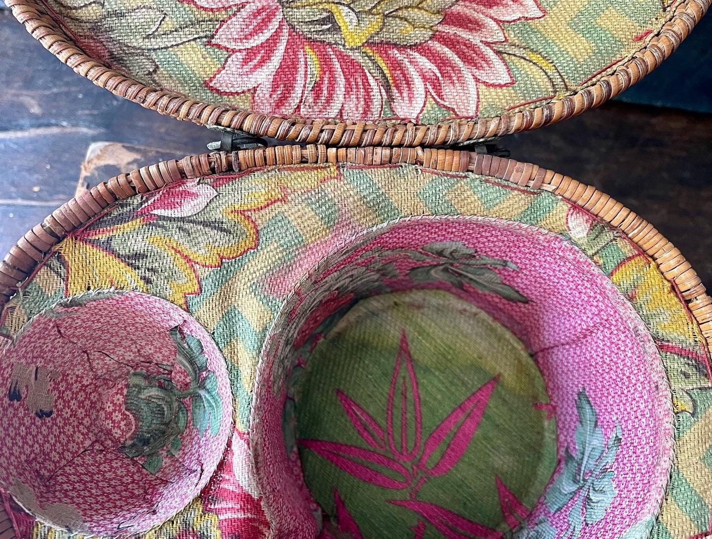 Vintage Famille Rose Travel Tea Set Picnic Basket Canton Rose Asian Chic