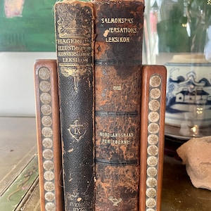 Pair of Vintage Jane and Gordon Martz Pottery and Walnut MCM Bookends