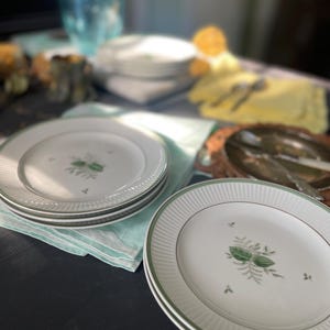 Juego vintage de ocho (8) platos daneses de 19 cm de Thorkild Olsen, porcelana Royal Copenhagen en verde Melodi