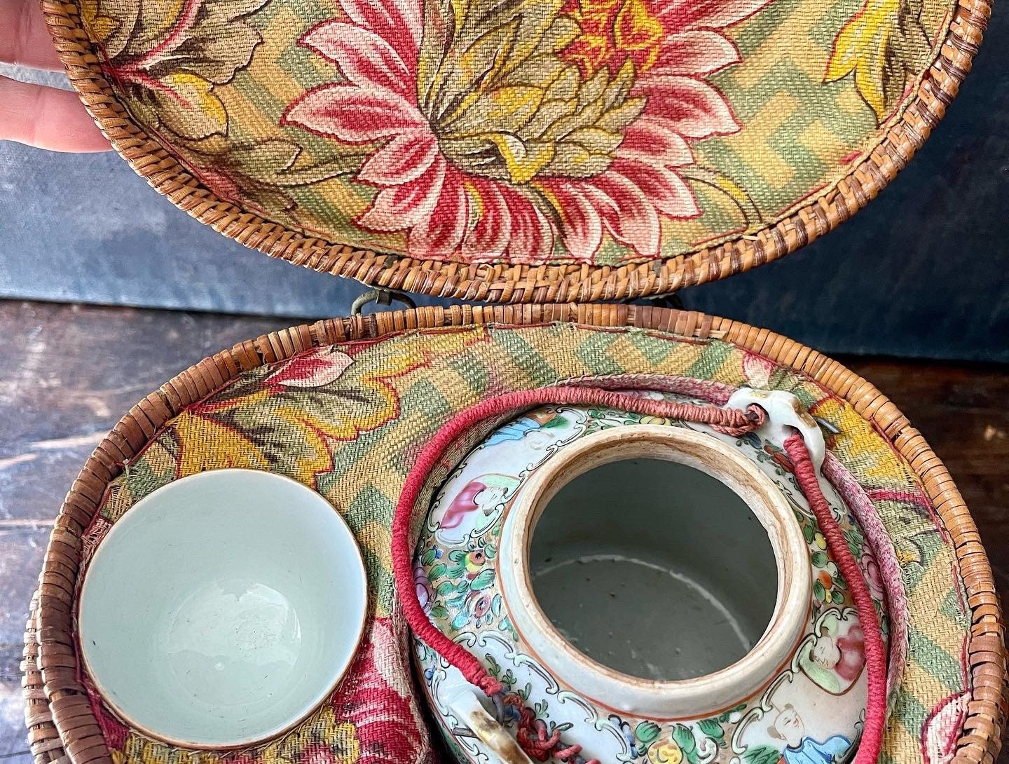 Vintage Famille Rose Travel Tea Set Picnic Basket Canton Rose Asian Chic