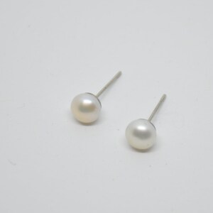 Stainless steel earrings with white freshwater beads image 2