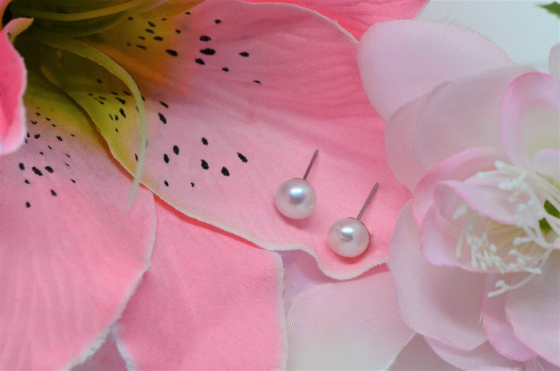 Stainless steel earrings with white freshwater beads image 4