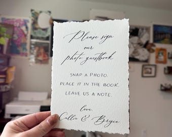 Letrero de libro de visitas con foto, borde desbarbado rasgado a mano en papel, caligrafía sobre papel para bodas y eventos, caligrafía personalizada en papel hecho a mano