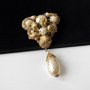 MIRIAM HASKELL Vintage Faux Pearl Brooch