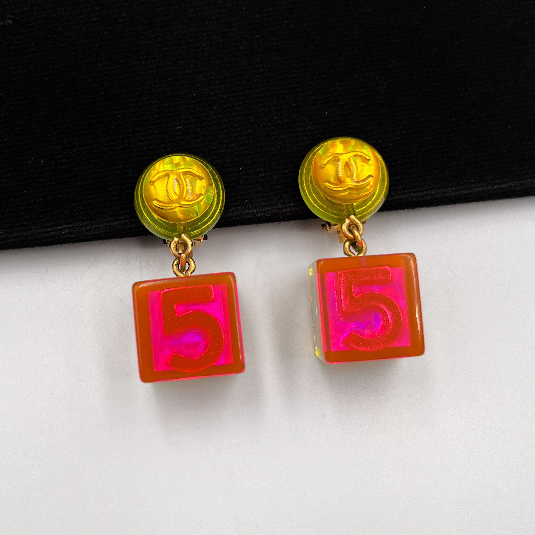 Vintage 1980s Chanel Logo Lucite CC Ball Drop Earrings – Recess