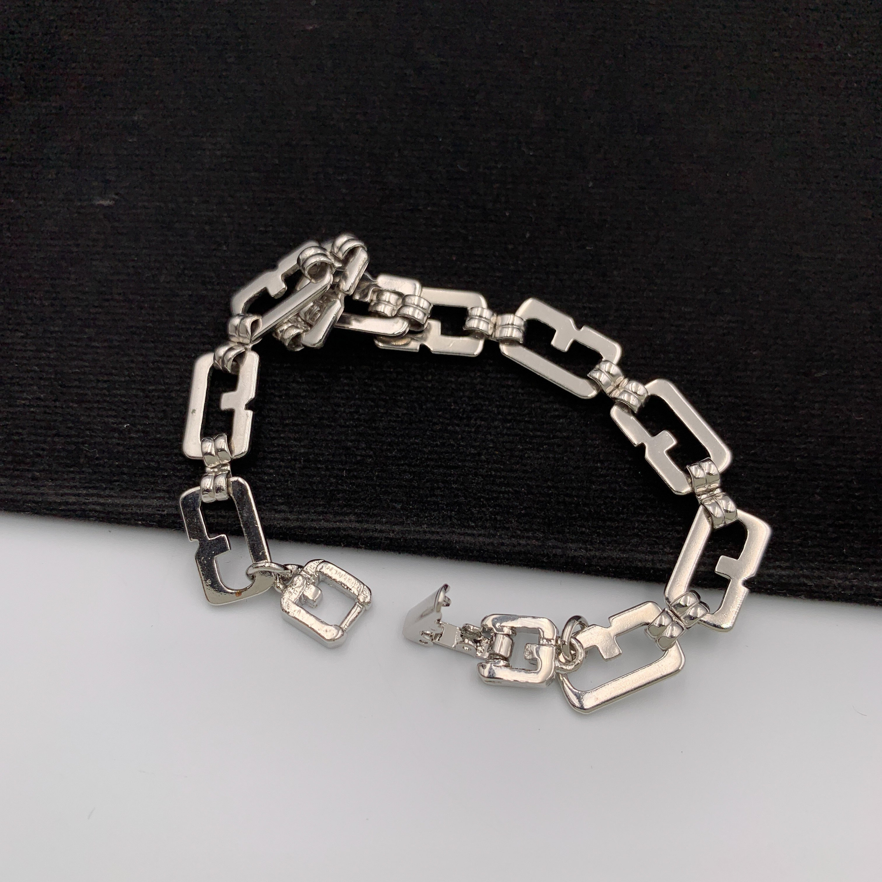 GIVENCHY Vintage G Chain Link Logo Bracelet - Etsy
