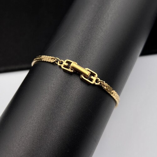 GIVENCHY Vintage Gold shops Plated Chain Bracelet