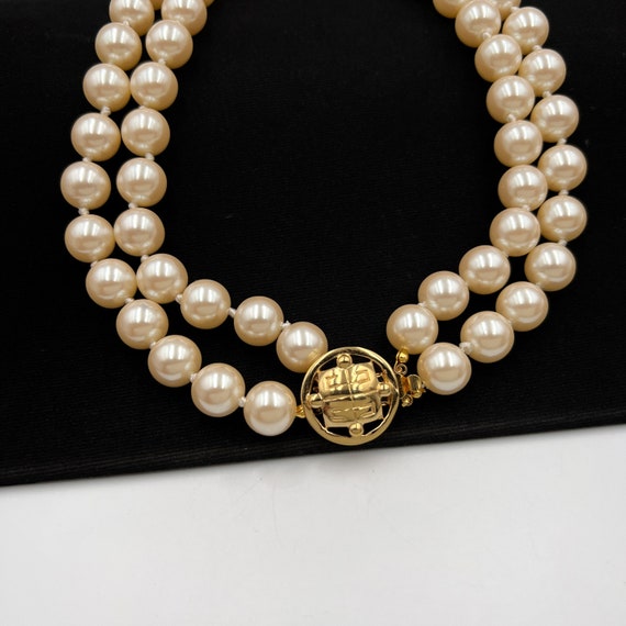Total 30+ imagen vintage givenchy pearl necklace