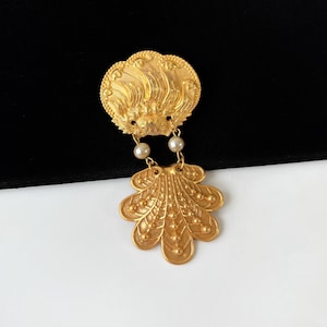 MIRIAM HASKELL Vintage Gold Plated Faux Pearl Brooch