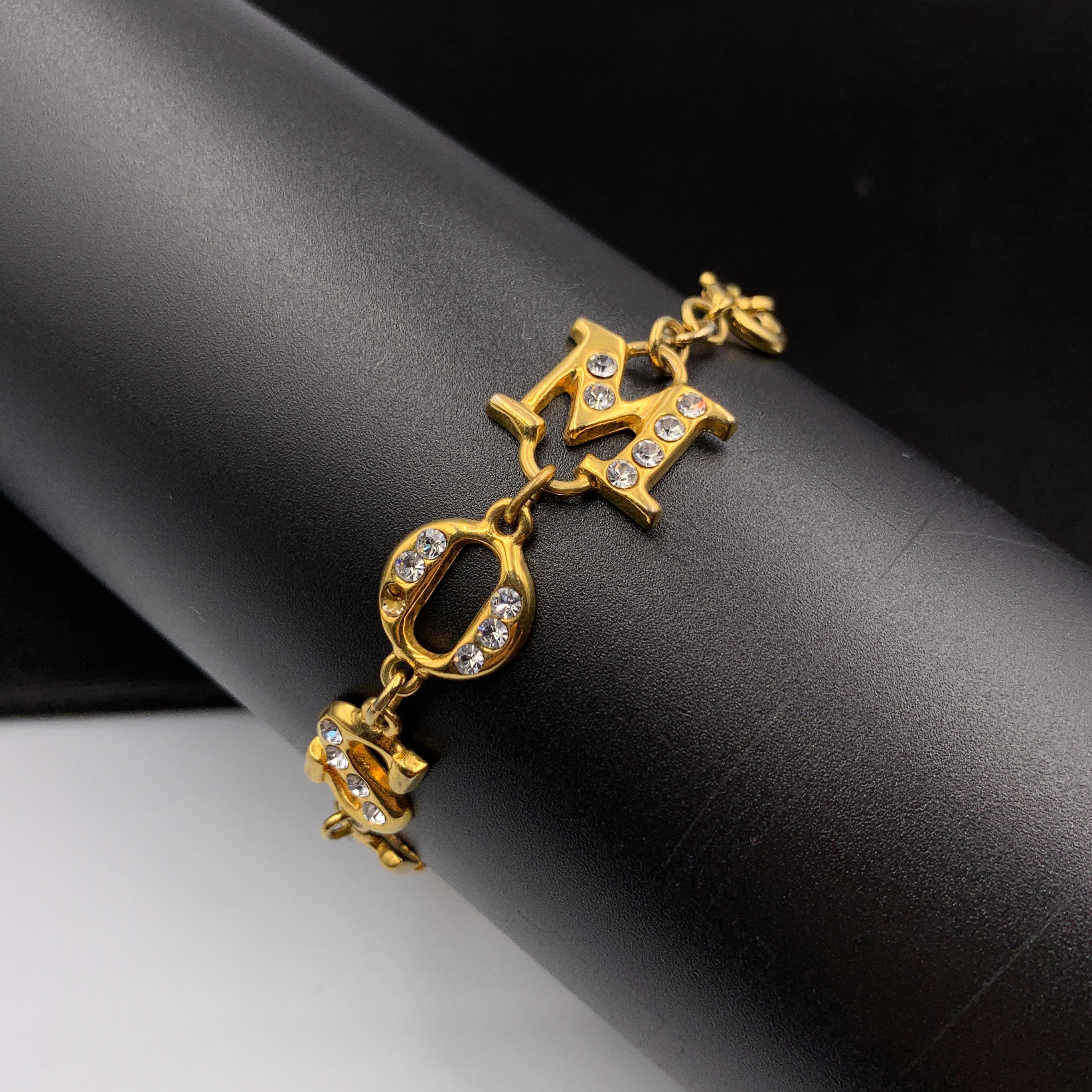 MOSCHINO ヴィンテージ コイン ロゴ リンク ブレスレット MOSCHINO Vintage Crystal Logo Link Bracelet - Etsy