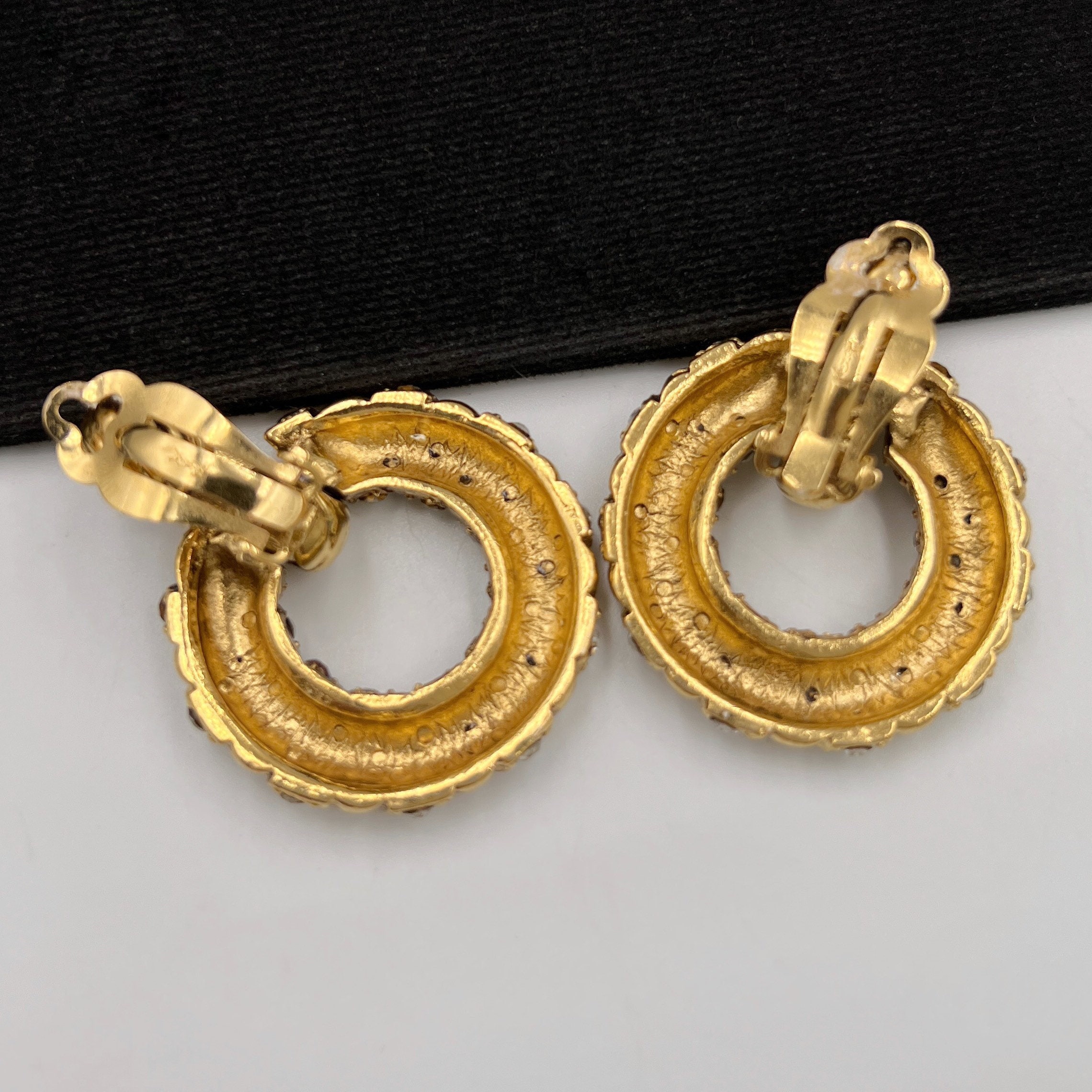 【激安通販 オンラインショップ】 Yves on Clip Hoop Crystal With Circle Vintage Laurent Saint その他