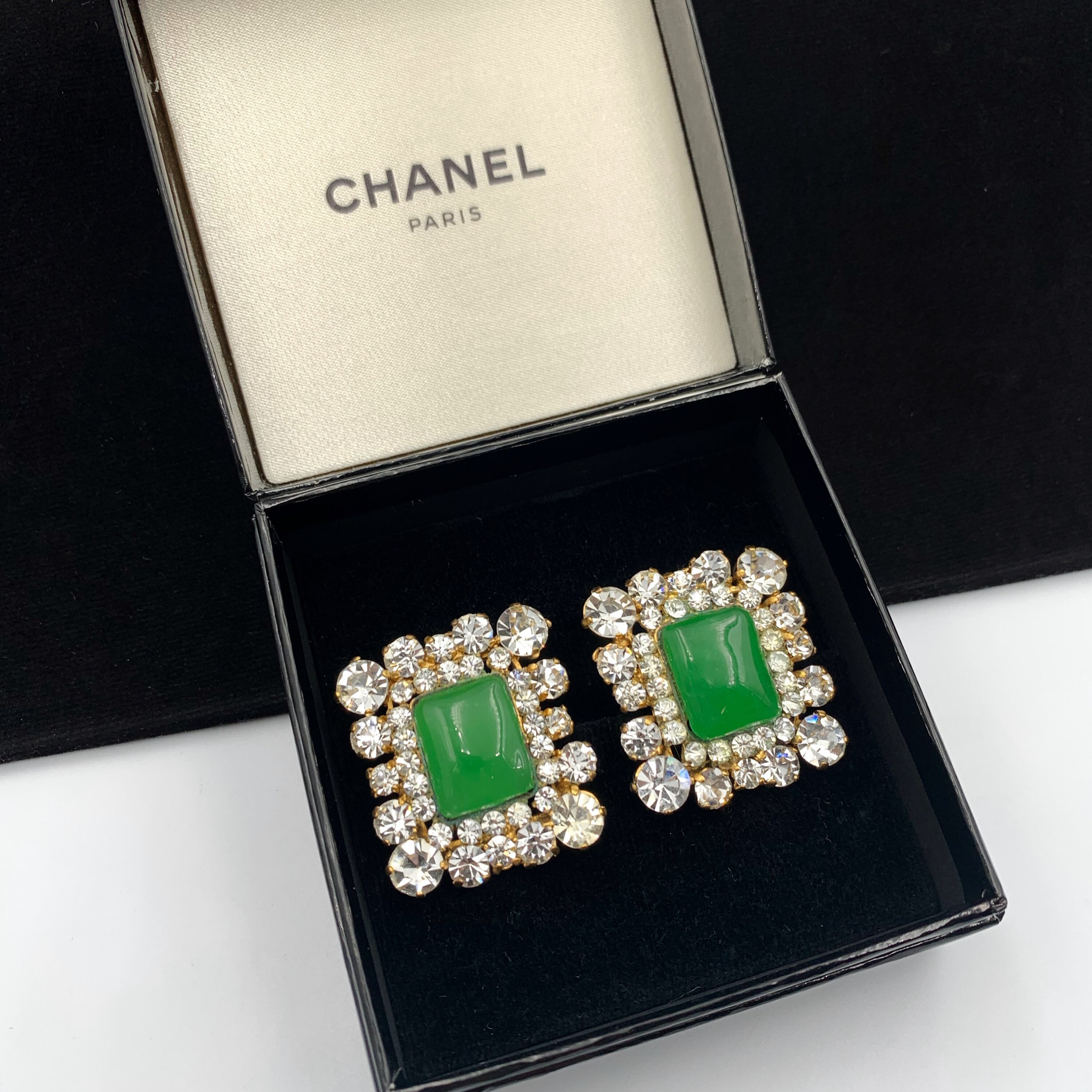 CHANEL Vintage Green Gripoix Crystal Clip on Earrings 