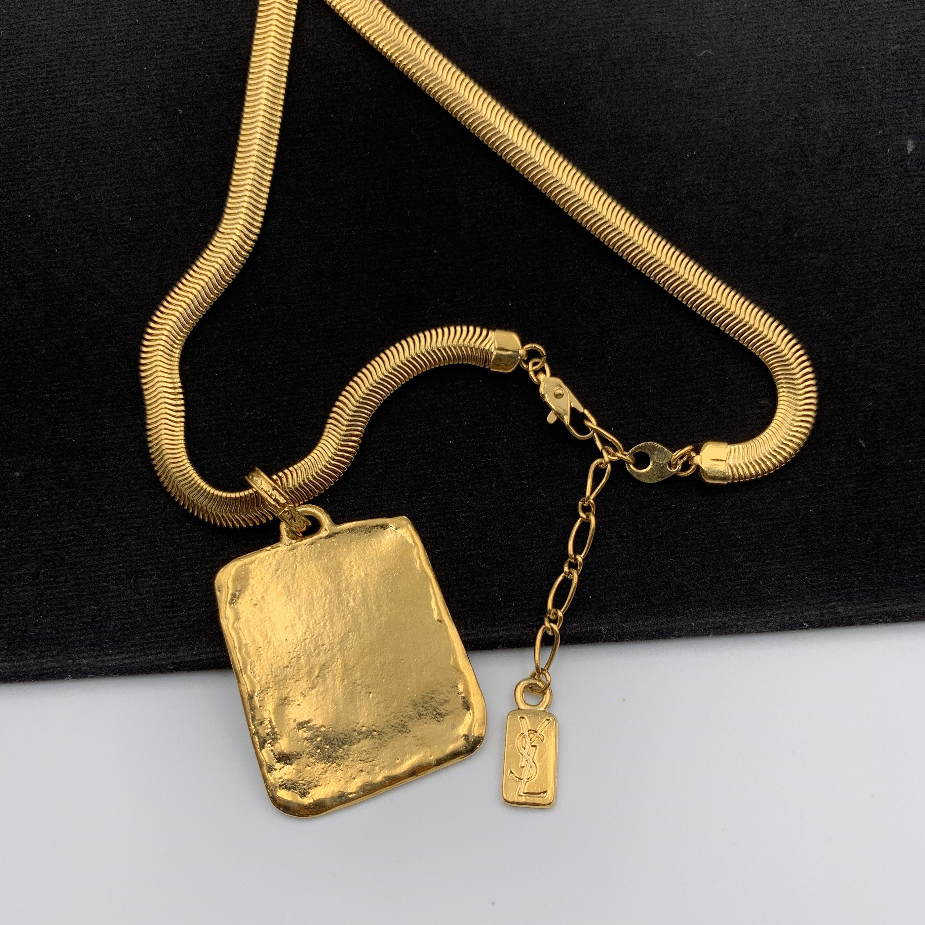 イヴ・サンローラン ヴィンテージ YSL ゴールドメッキ ロゴ ペンダント