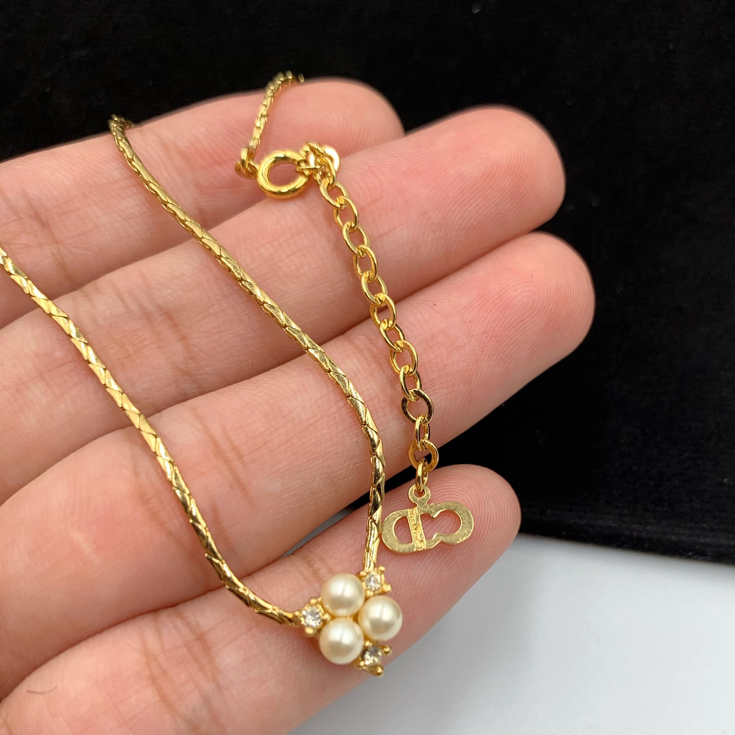 クリスチャン ディオール クリスタルとフェイクパールのネックレス