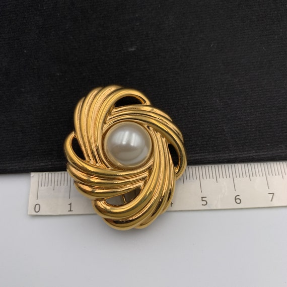 LANVIN Vintage Faux Pearl Gold Plated Brooch - image 5