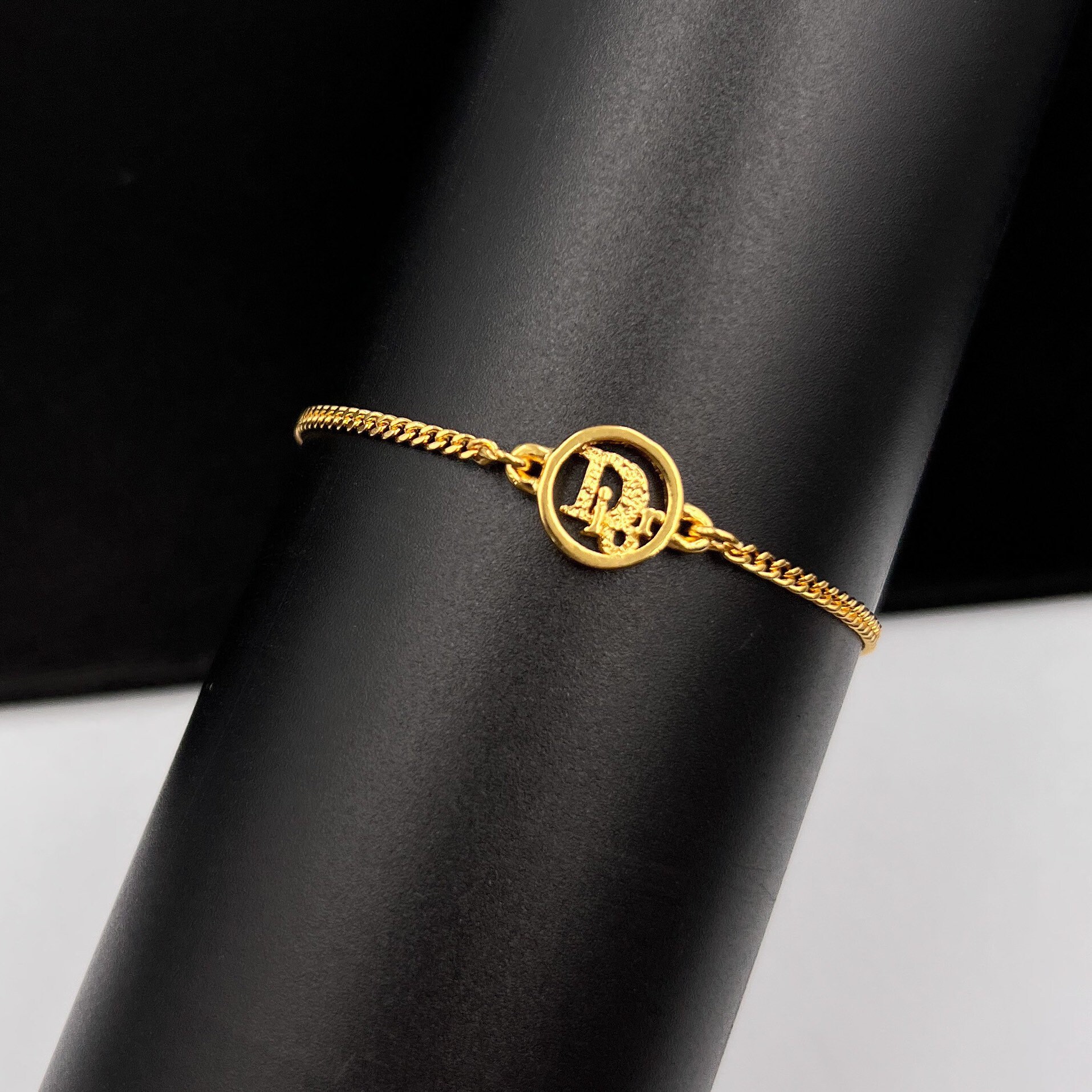 dior logo chain