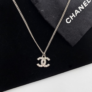 Chanel cc crystal necklace outlet