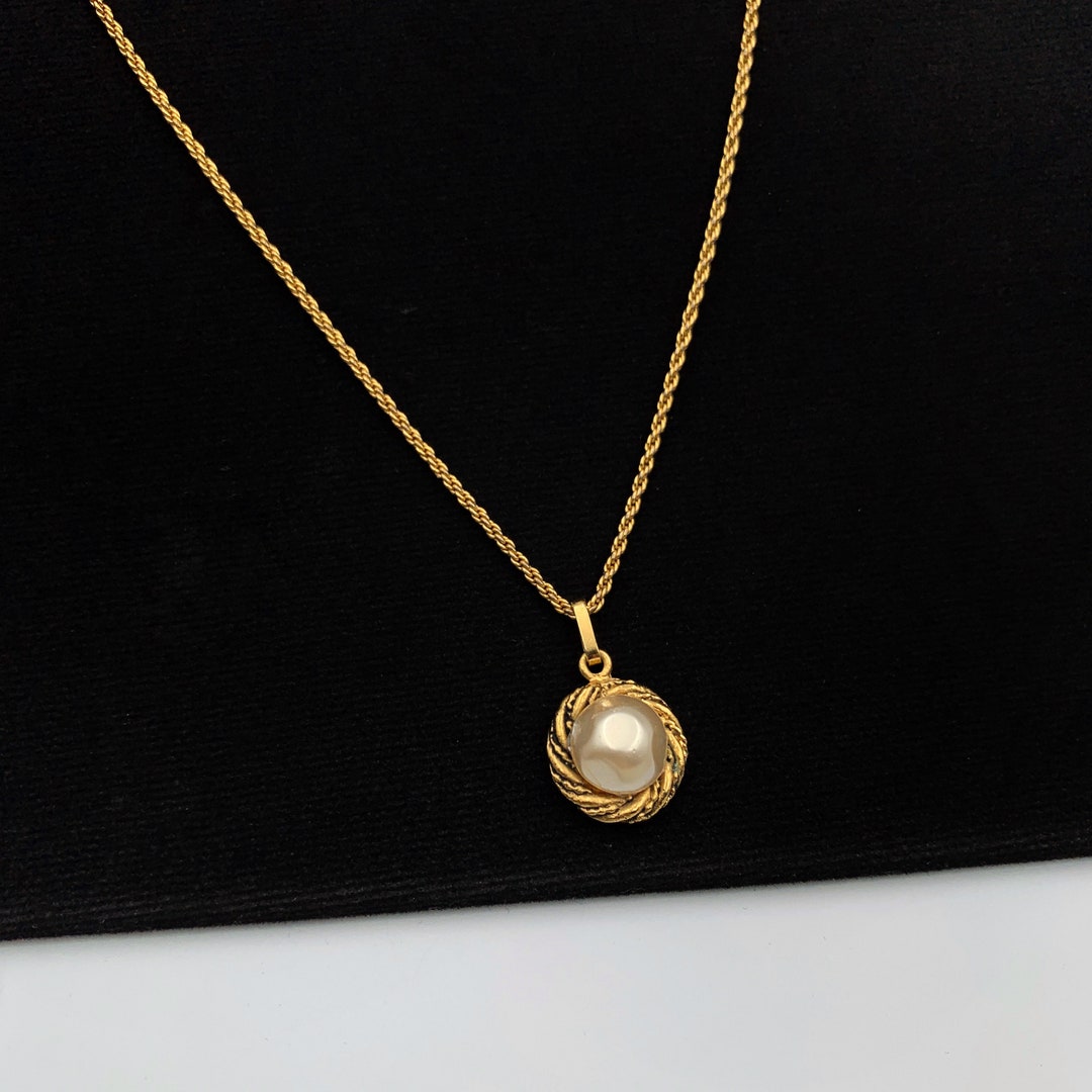 AUTH CHANEL LIGHT GOLD CC LOGO PEARL AND CRYSTAL NECKLACE PENDANT LIMITED