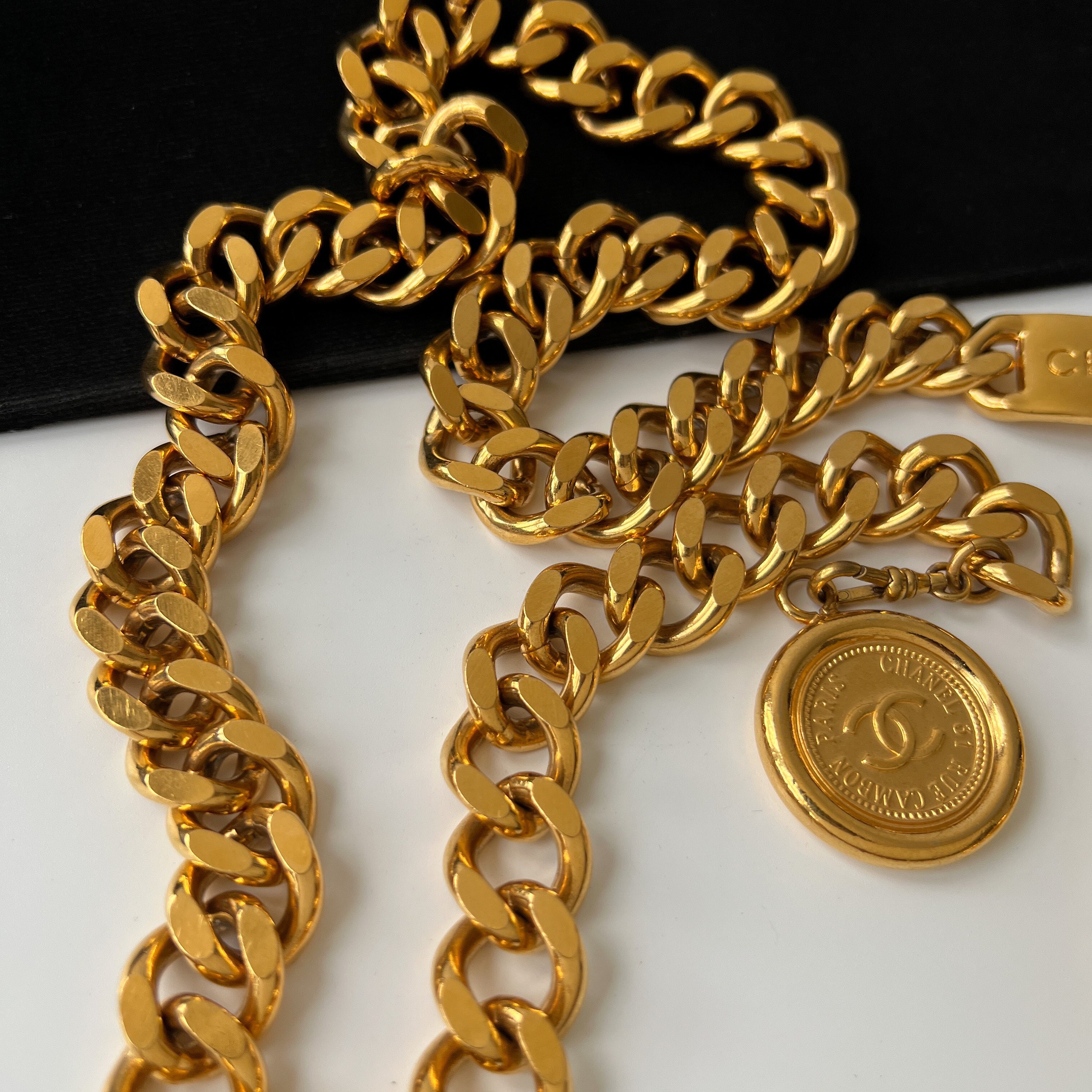 Vintage CHANEL CHARM Belt / Necklace Collectable Gold Black Chain