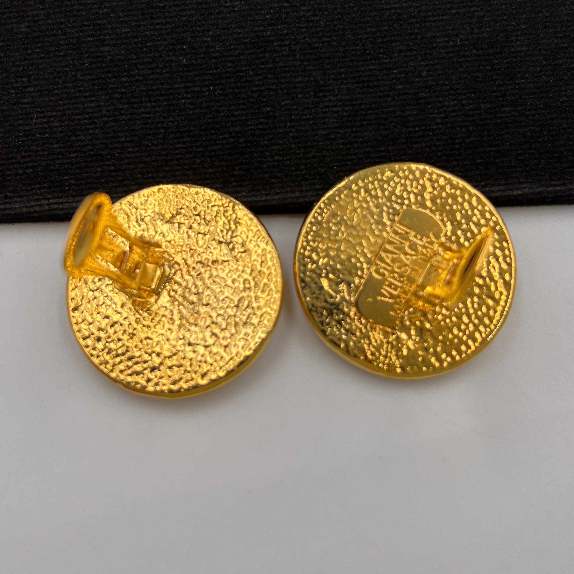 VERSACE★素敵！Gold Tone MEDUSA COIN HAIRPIN VERSACE - Medusa Coin Right Side Hair Clip Versace