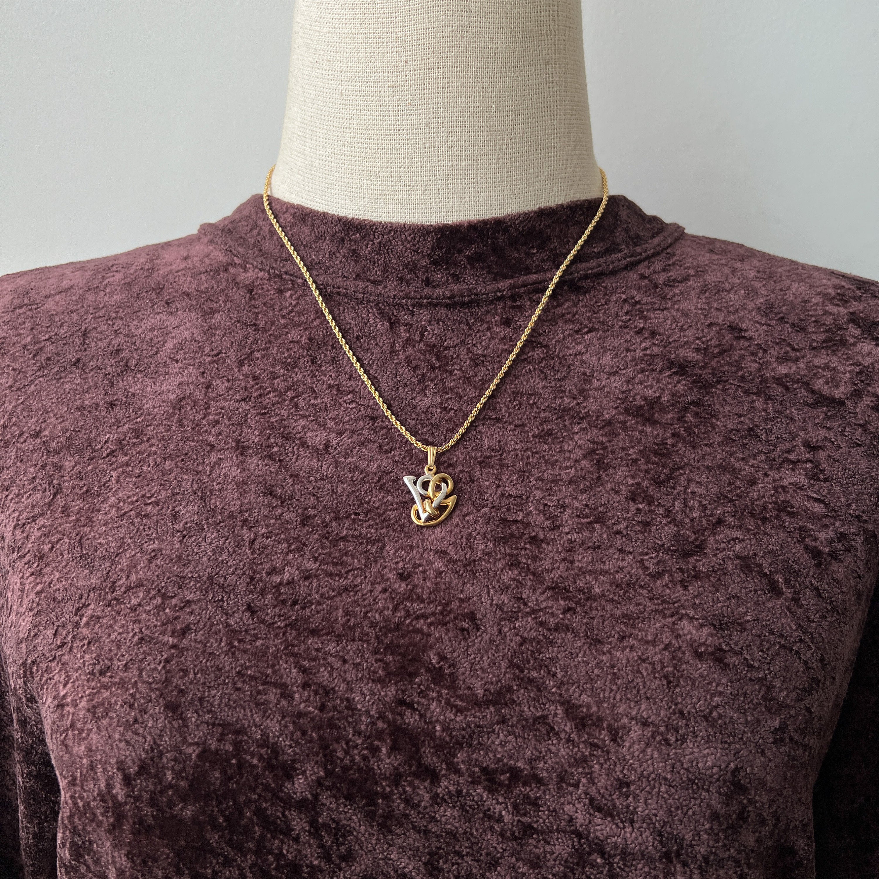 '70〜80年代　VALENTINO GARAVANI ヴィンテージ ネックレス VALENTINO GARAVANI Vintage VG Pendant Necklace - Etsy