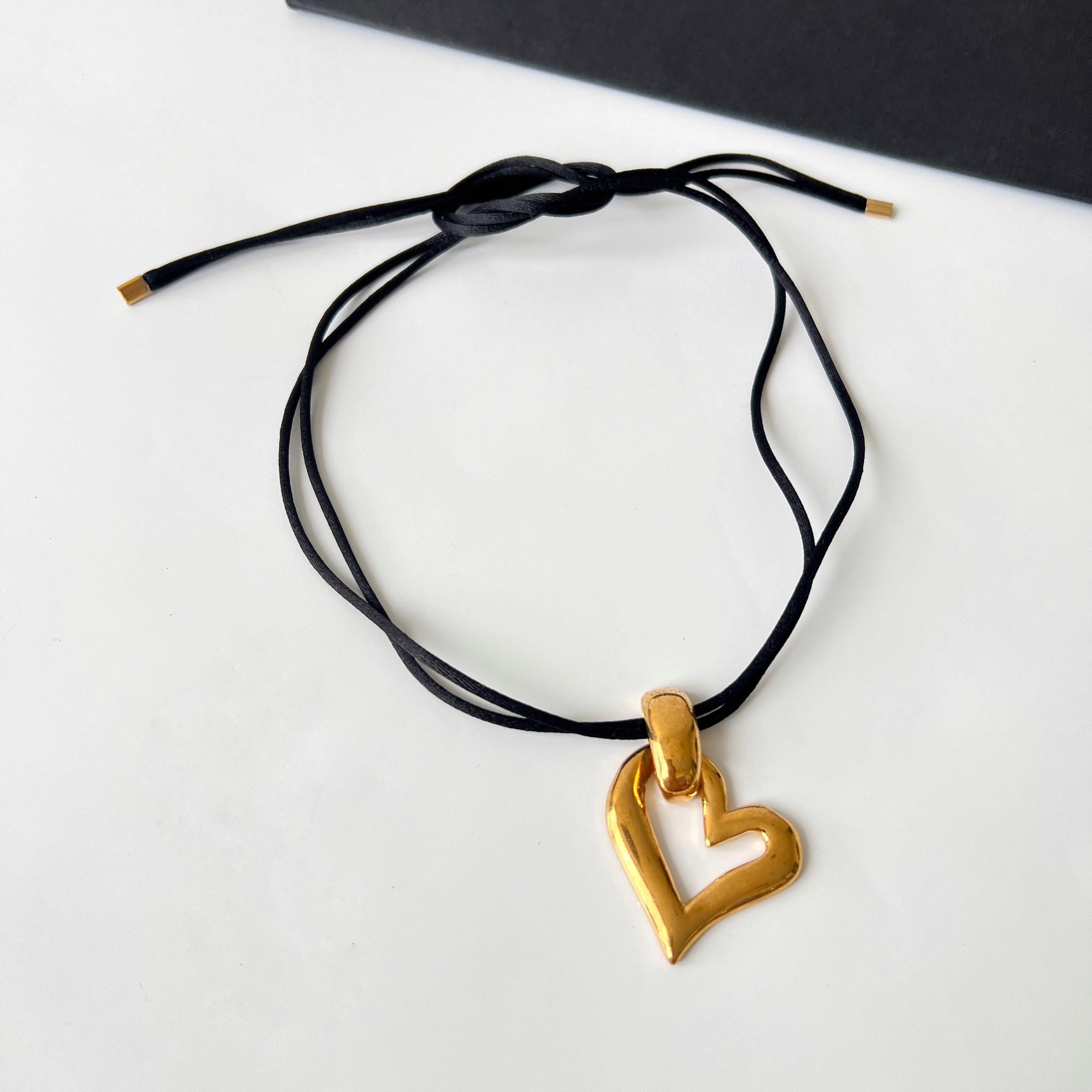 アクセサリー Yves Saint Laurent Heart Gold necklace Yves Saint Laurent Vintage Heart Gold Plated Nylon Rope Necklace