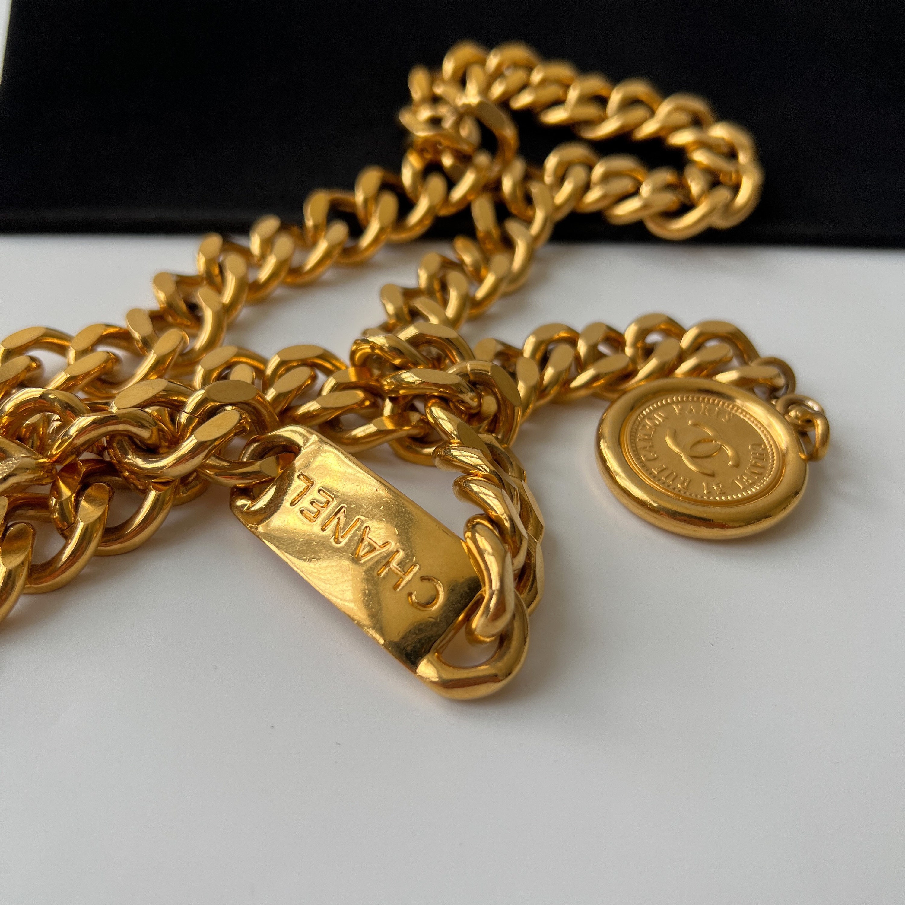 gold chanel charm belt