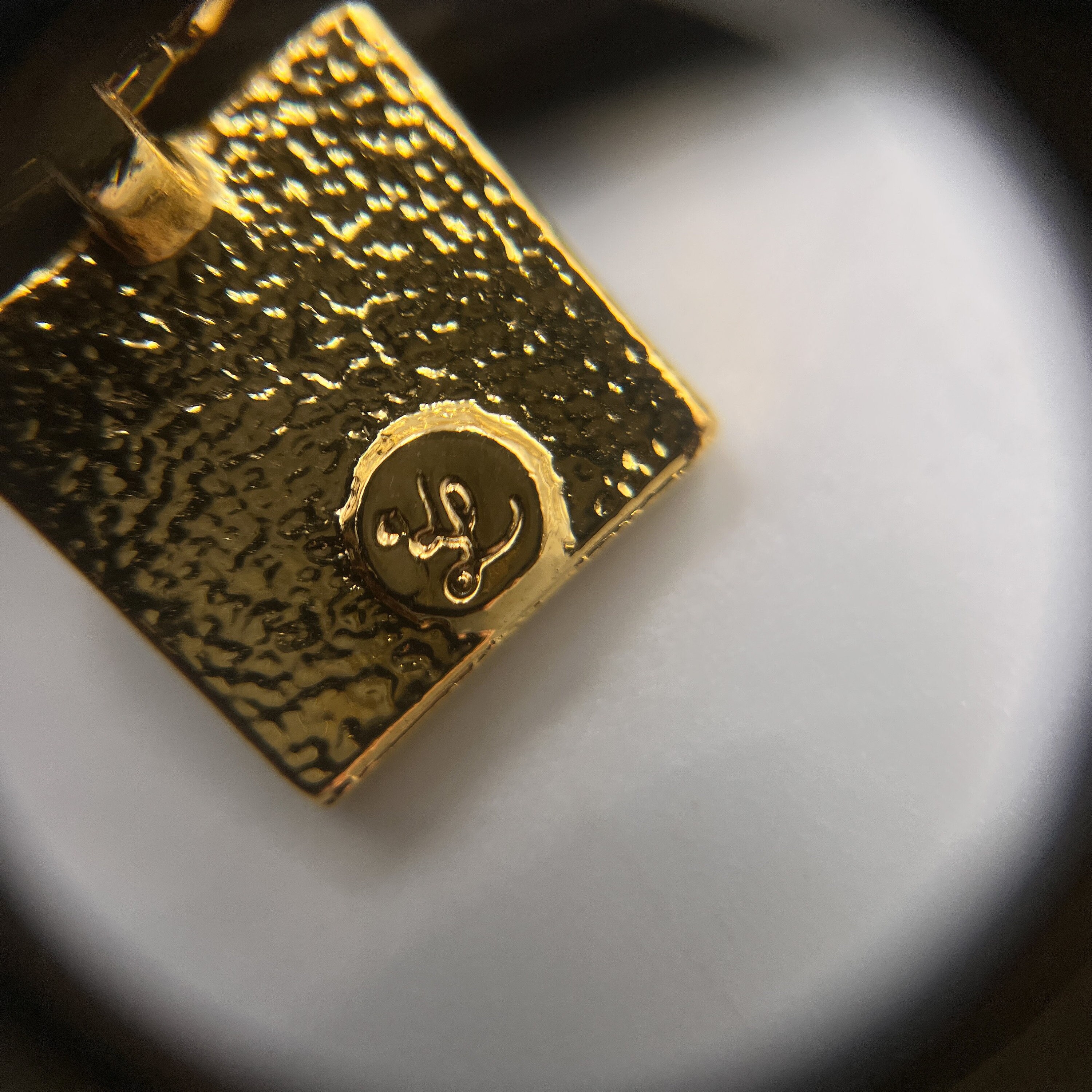 カールラガーフェルド ネックレス ビンテージ KL刻印 ゴールド il_1080xN.3602438201_t69n.jpg