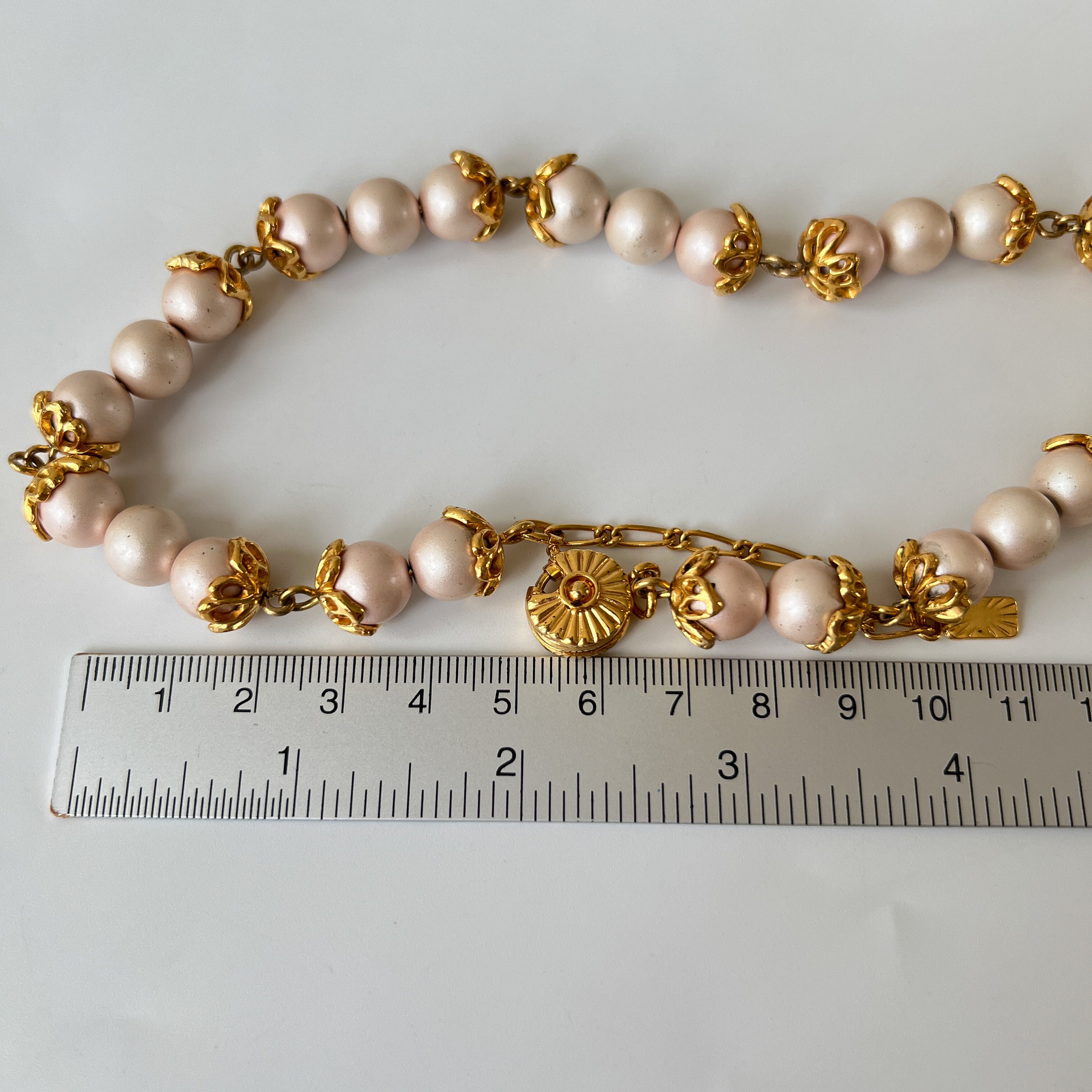 イヴ・サンローランのヴィンテージ ゴールドメッキ＆フェイクパール