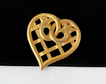 Paire De Clips (barrettes) Nina Ricci Années 80 - Forme Coquille, Plaqué Or Et émail Vanille