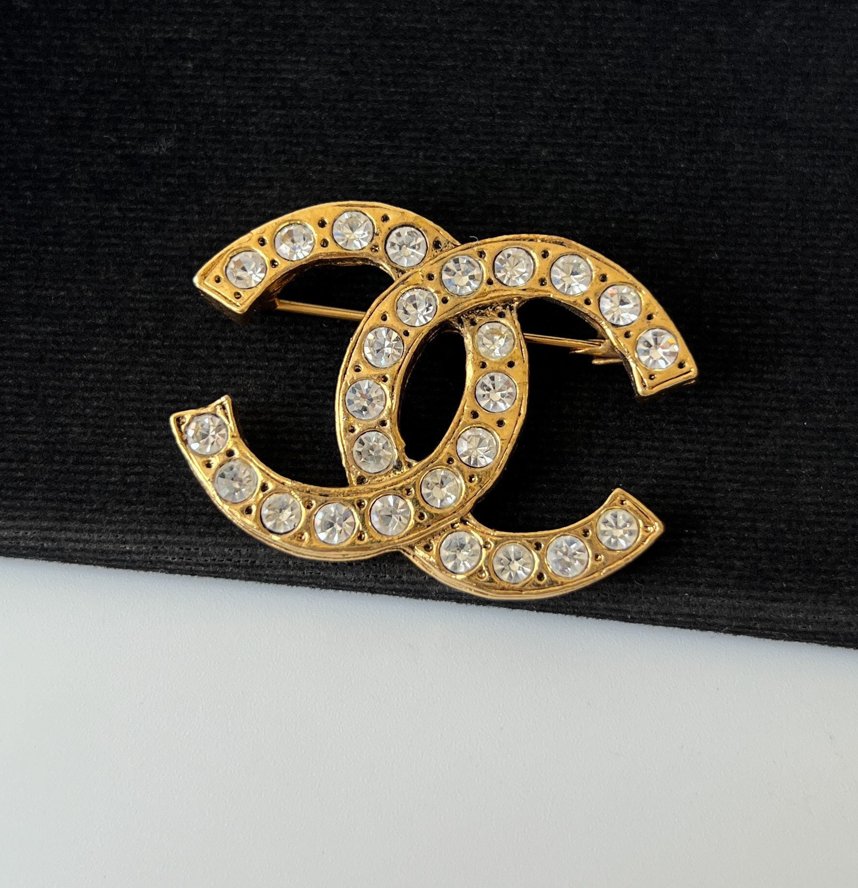 Vintage Brooch CHANEL CC Logo Monogram Quilted Brooch Pin Jewelry Gold 80's  -  Norway