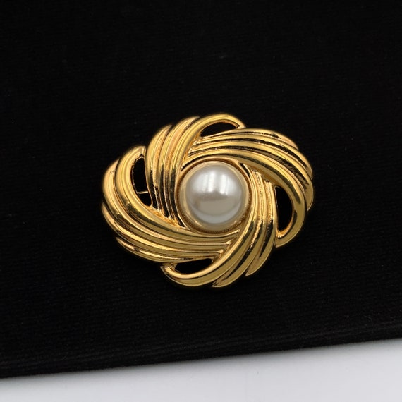 LANVIN Vintage Faux Pearl Gold Plated Brooch - image 1