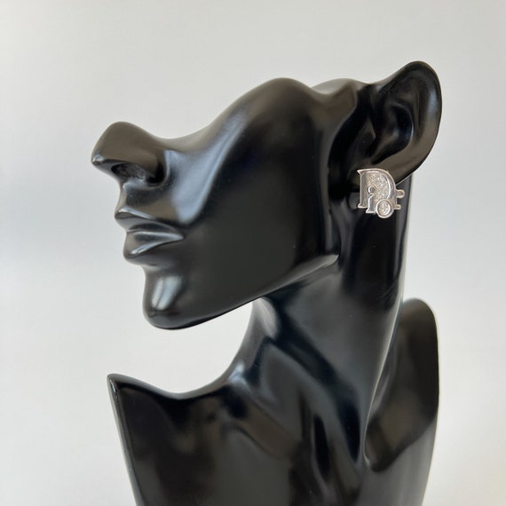 アクセサリー Christian Dior Logo Silver Earrings Christian Dior Silver Logo Dangling Earrings | Rent