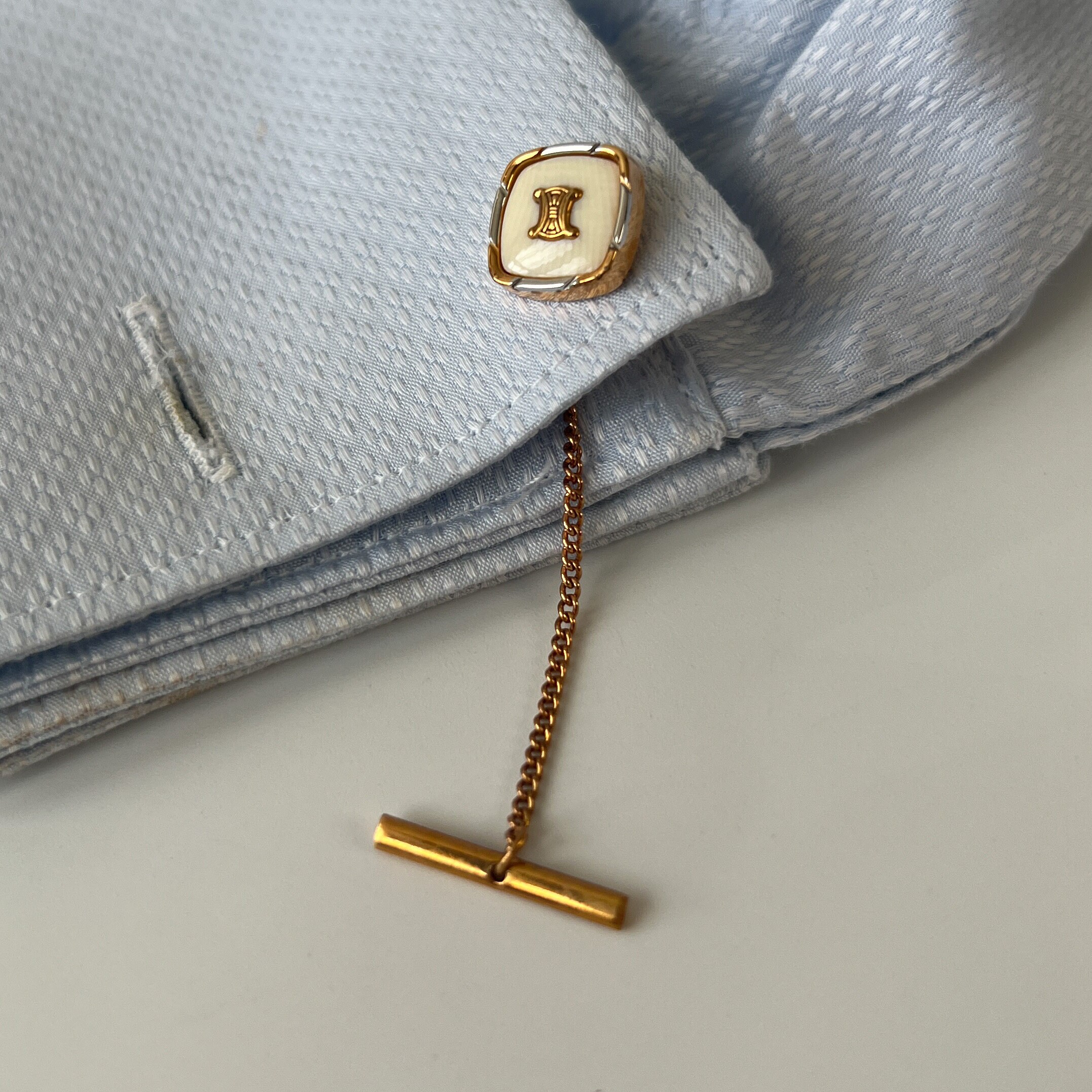 ◆CELINE　ヴィンテージピンバッチ CELINE セリーヌ ブラゾン ピンバッジ ゴールド vintage ヴィンテージ