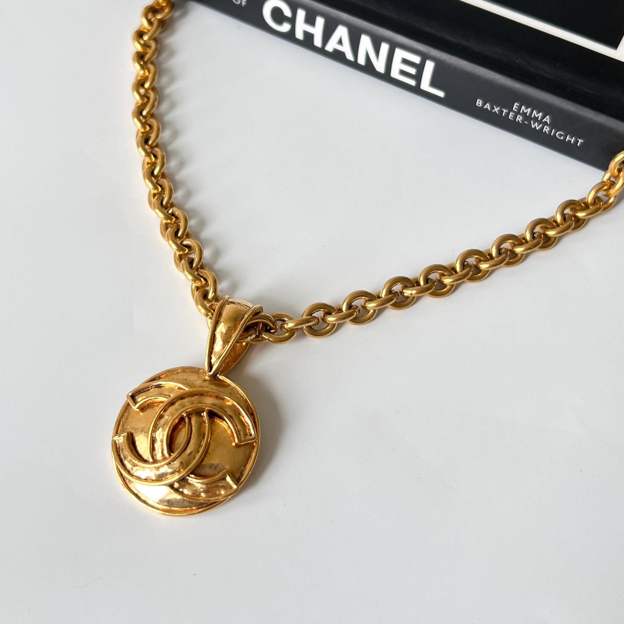 Chanel medallion necklace - Etsy 日本