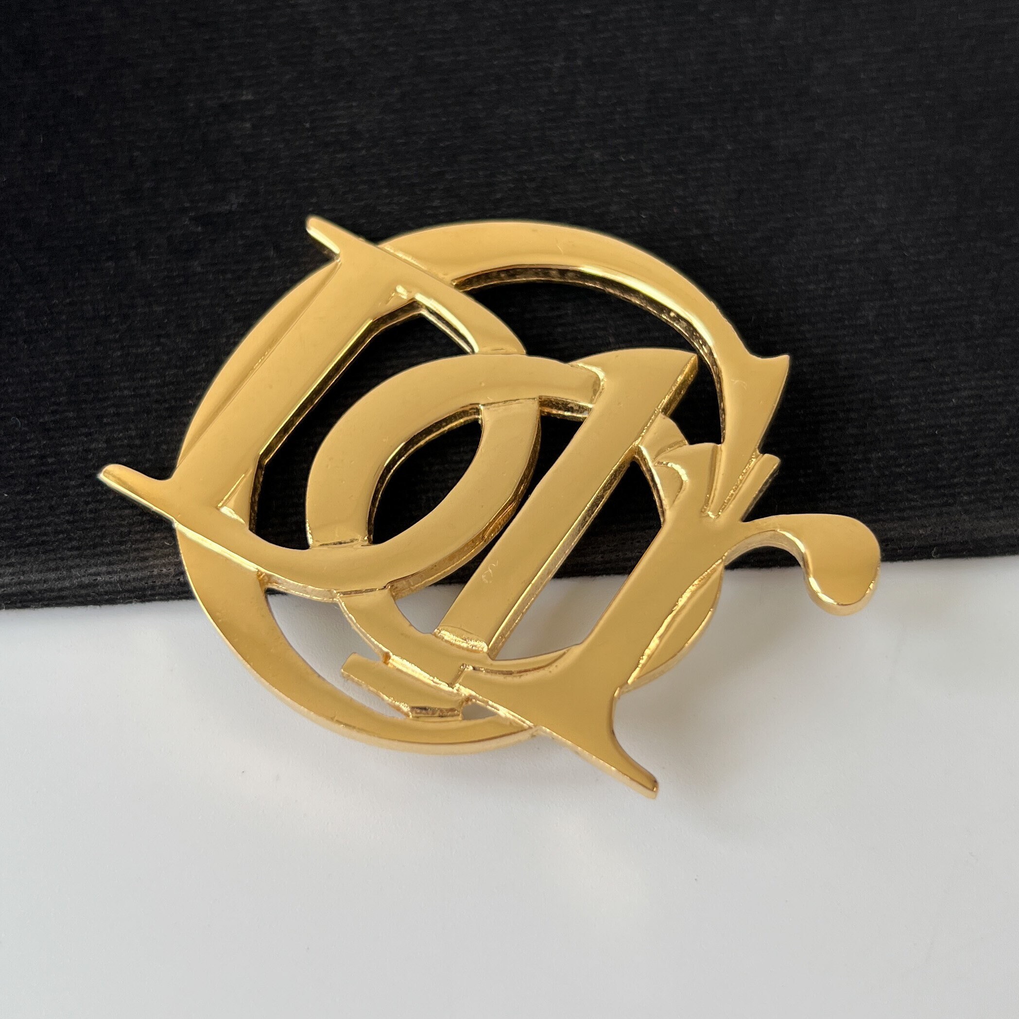 Christian Dior ♡ Vintage ♡ broach CHRISTIAN DIOR Gold Plated Logo Vintage 1980's Rope Brooch