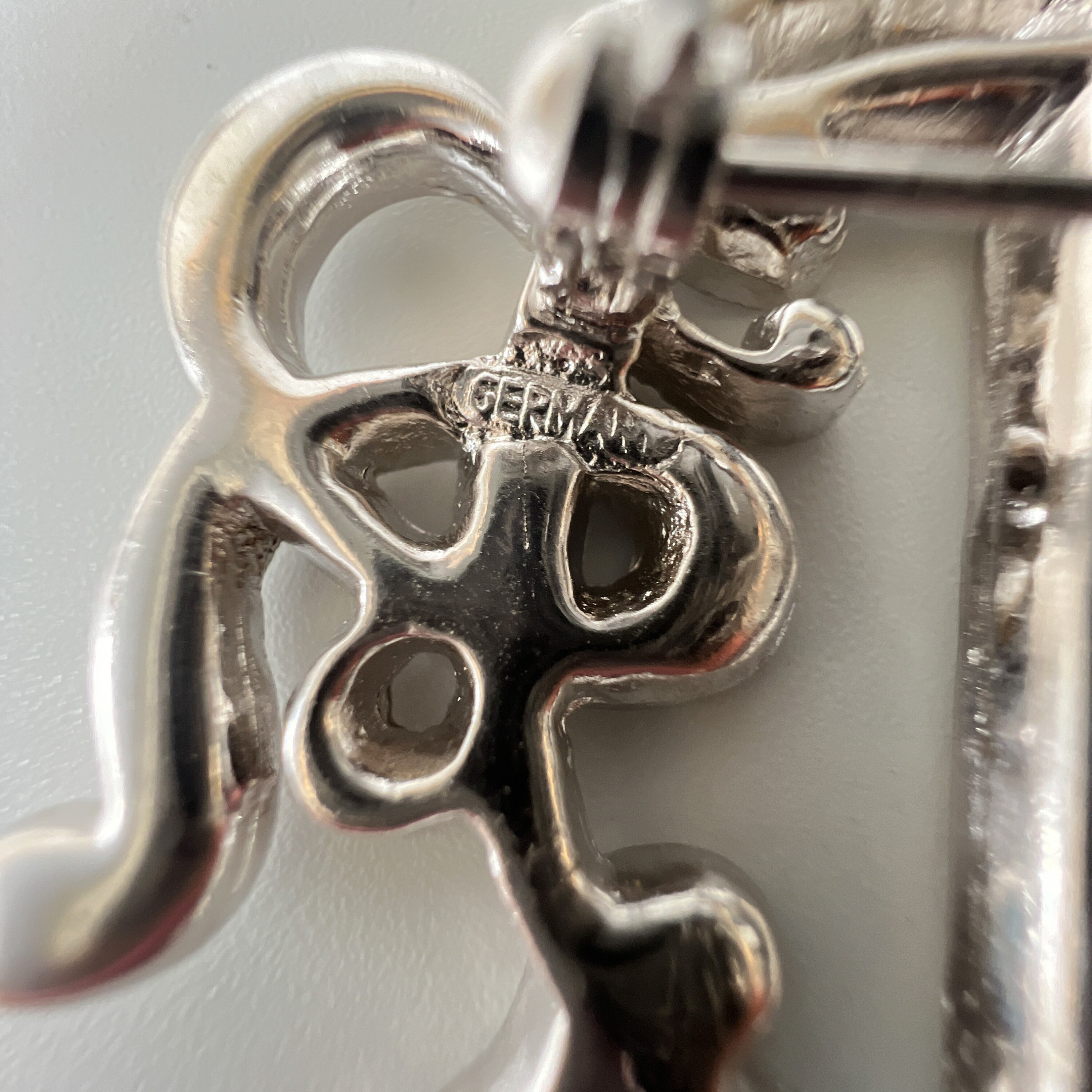 【DIOR】ASTERODIOR BROOCH/アンティークシルバー/メンズ DIOR】ASTERODIOR BROOCH/アンティークシルバー/メンズ