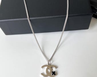本物のシャネル シルバーメッキ ロゴペンダントネックレス