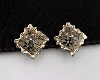 Christian Lacroix Vintage Pyramidenform mit Kristall Ohrclips