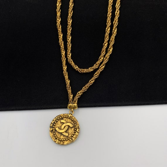 CHANEL 新作 ネックレス ビジュ付きコイン CCロゴ LONG Necklace CHANEL Vintage CHANEL CC Coin Long Necklace - Etsy