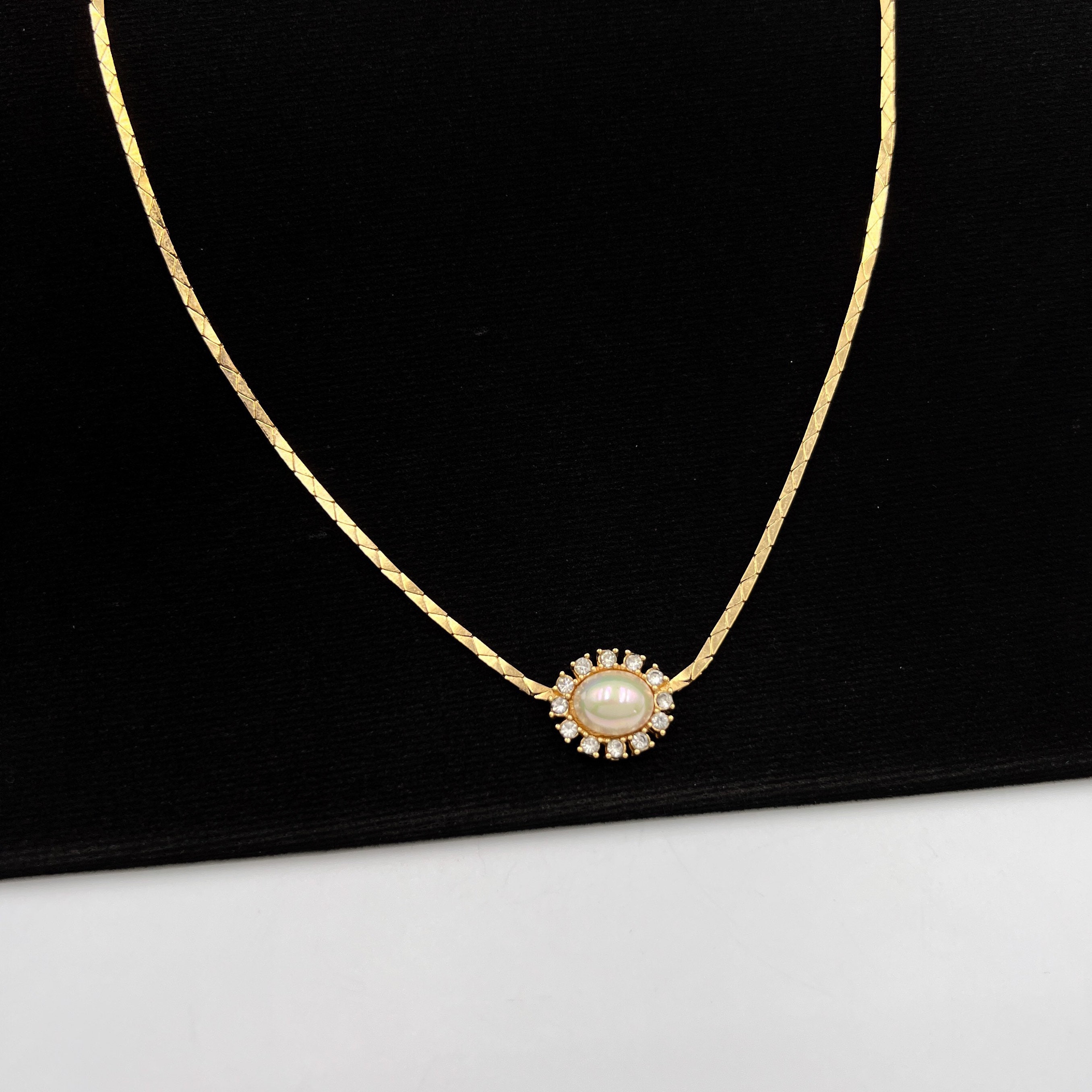 Louis Vuitton® LV Floragram Necklace Golden. Size in 2023  Fashion jewelry  necklaces, Luxury gifts for women, Louis vuitton necklace