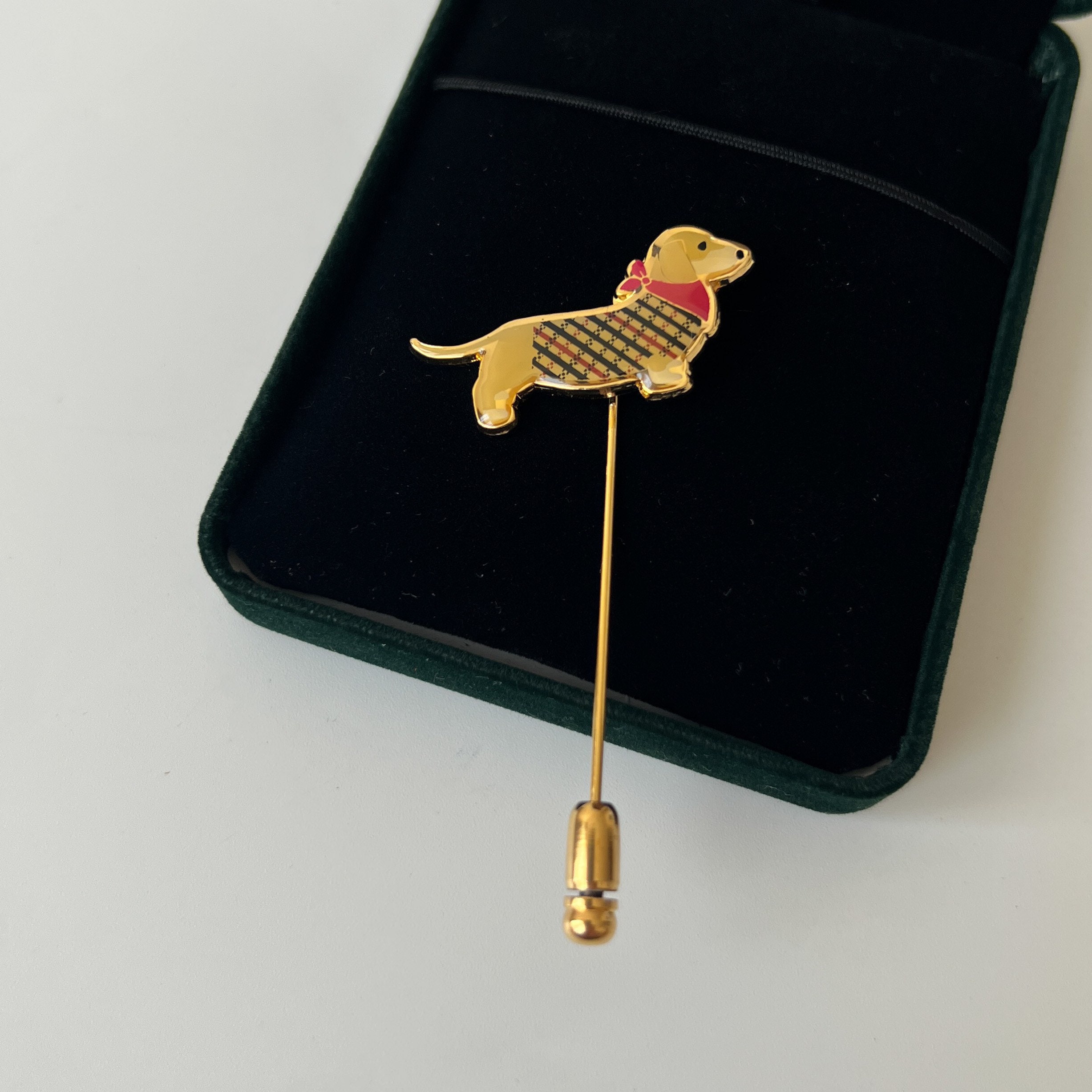 DAKSの置物 DAKS Vintage Dog With Enamel Pin - Etsy